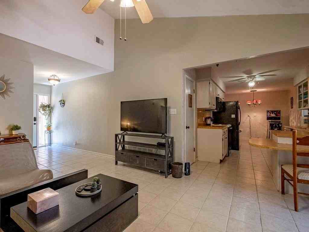 408 Heritage Trl - Photo 5 of 34