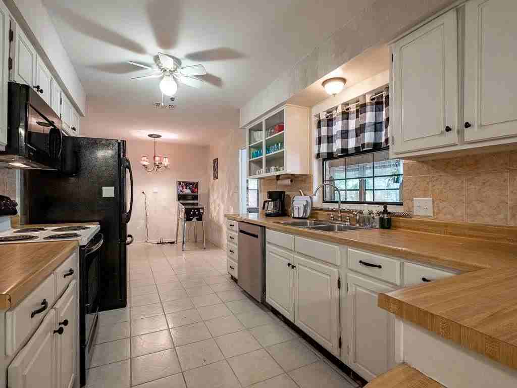 408 Heritage Trl - Photo 7 of 34
