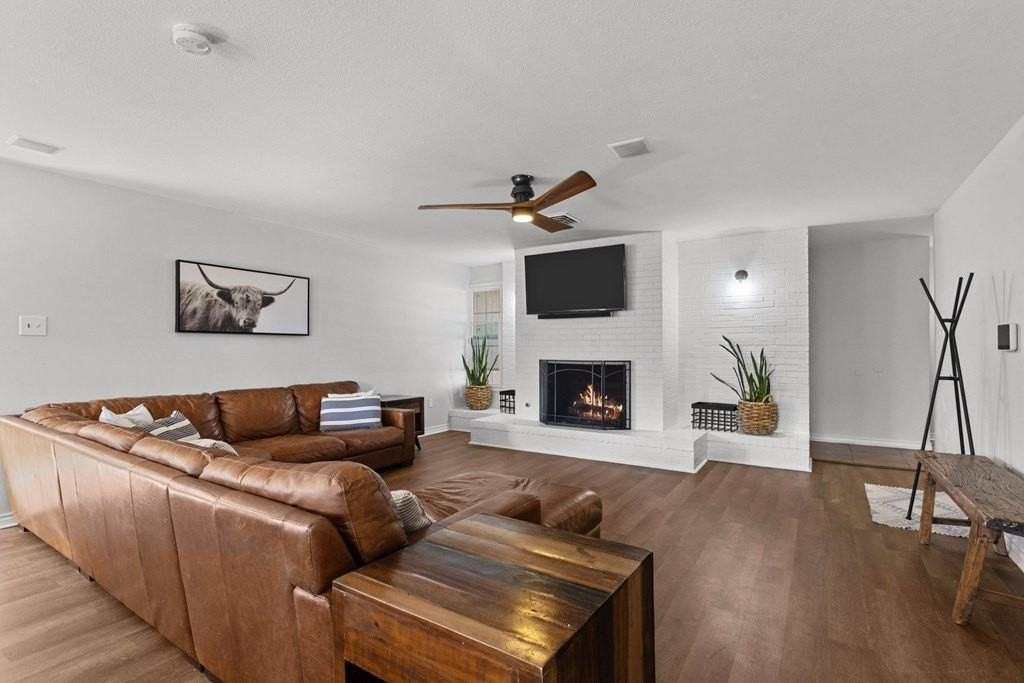 3812 E Everglade Ave - Photo 3 of 19