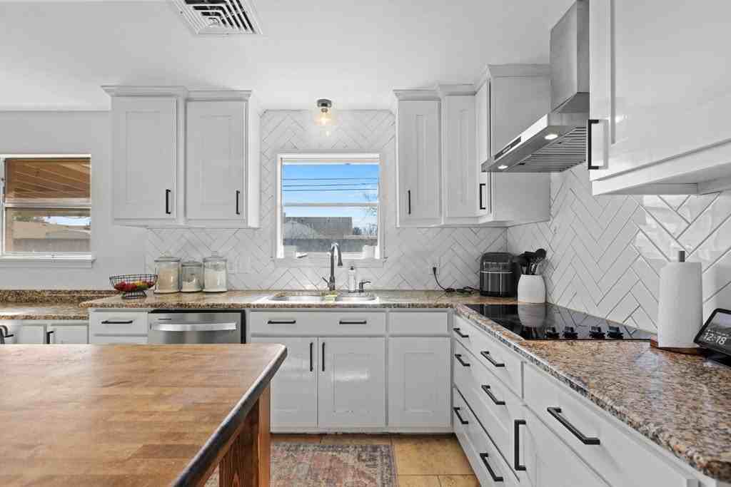 3812 E Everglade Ave - Photo 7 of 19