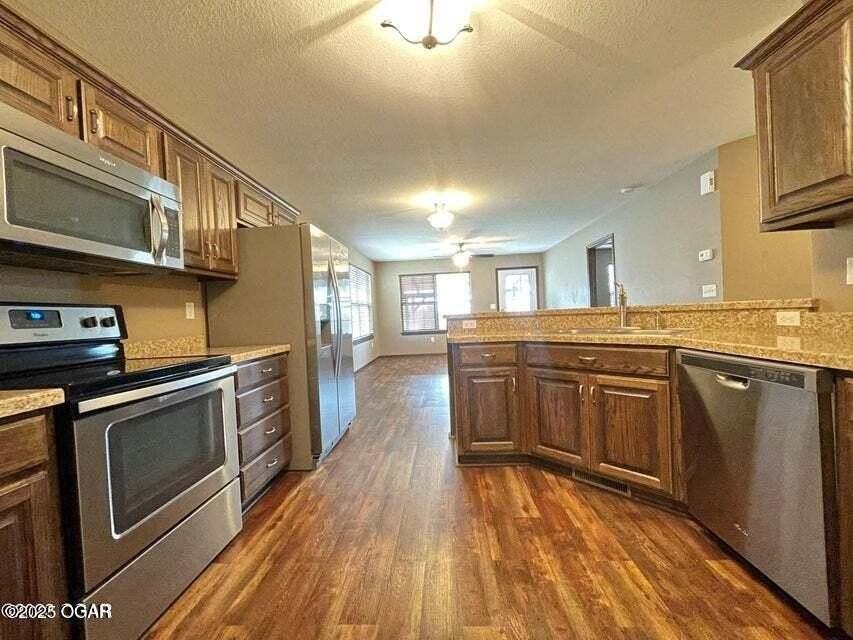 2830 S Pearl Ave - Photo 3 of 9