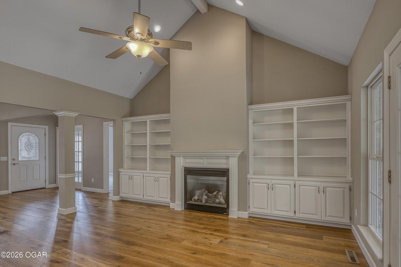 2813 Waters Edge Blvd - Photo 2 of 27