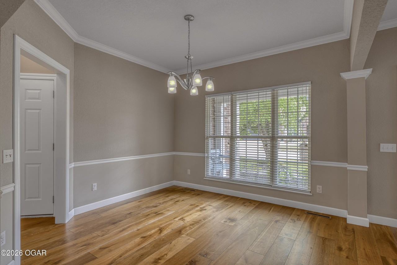 2813 Waters Edge Blvd - Photo 3 of 27