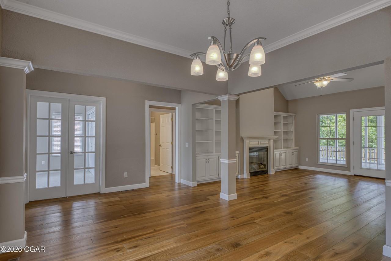 2813 Waters Edge Blvd - Photo 4 of 27