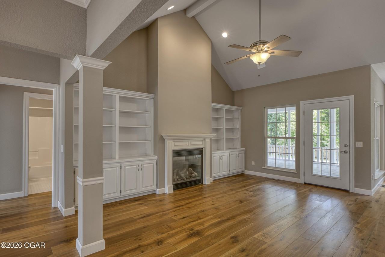 2813 Waters Edge Blvd - Photo 5 of 27