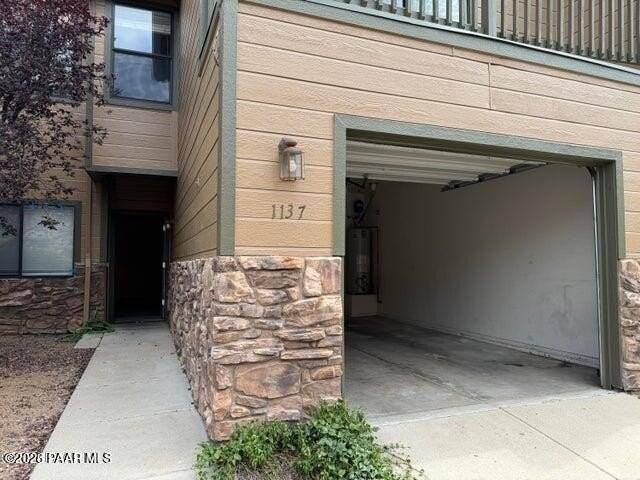 1137 Hughes St - Photo 2 of 15