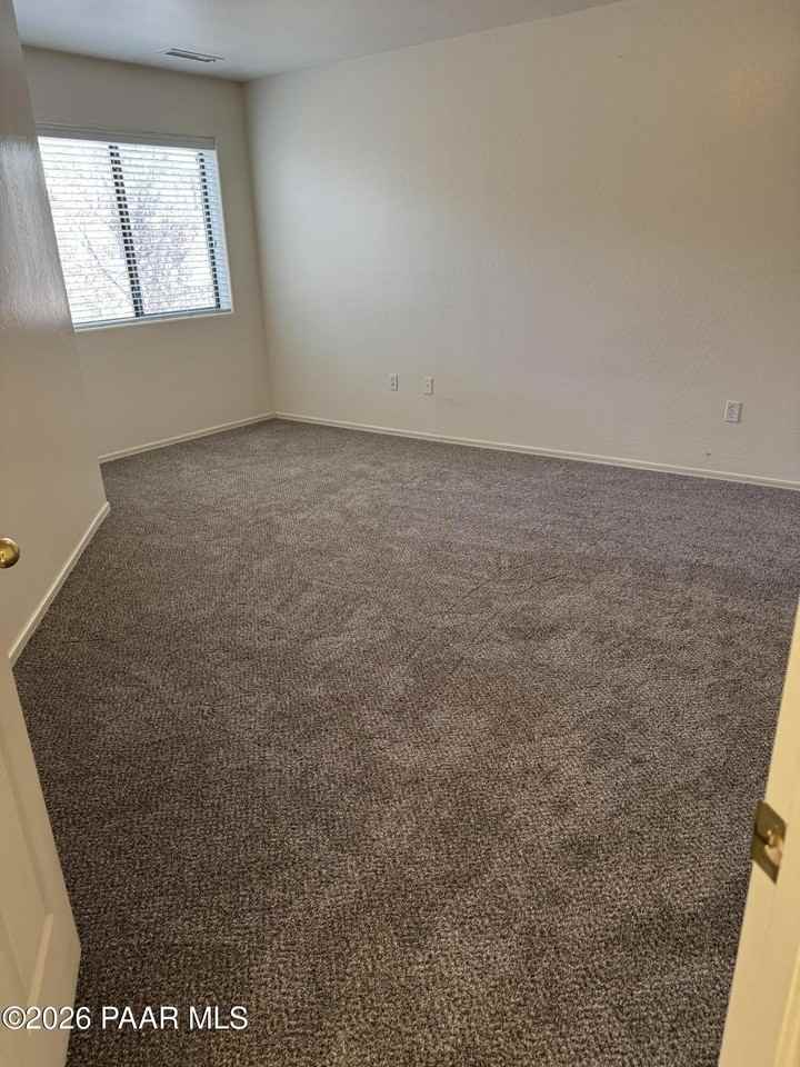 1137 Hughes St - Photo 7 of 15