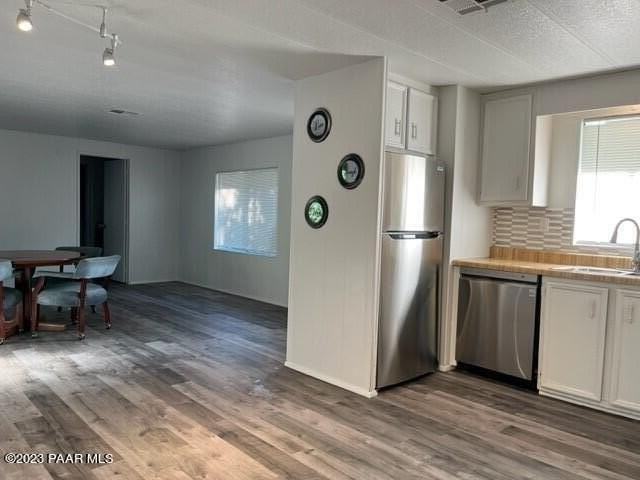 982 Pike Pl - Photo 2 of 17