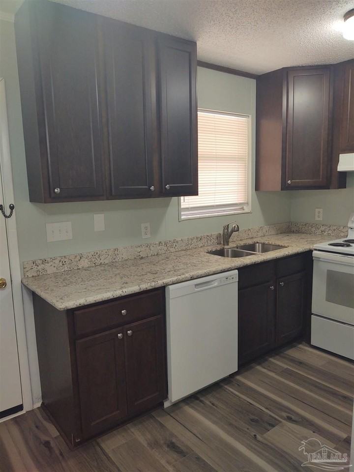 6593 Lee St #B - Photo 2 of 8