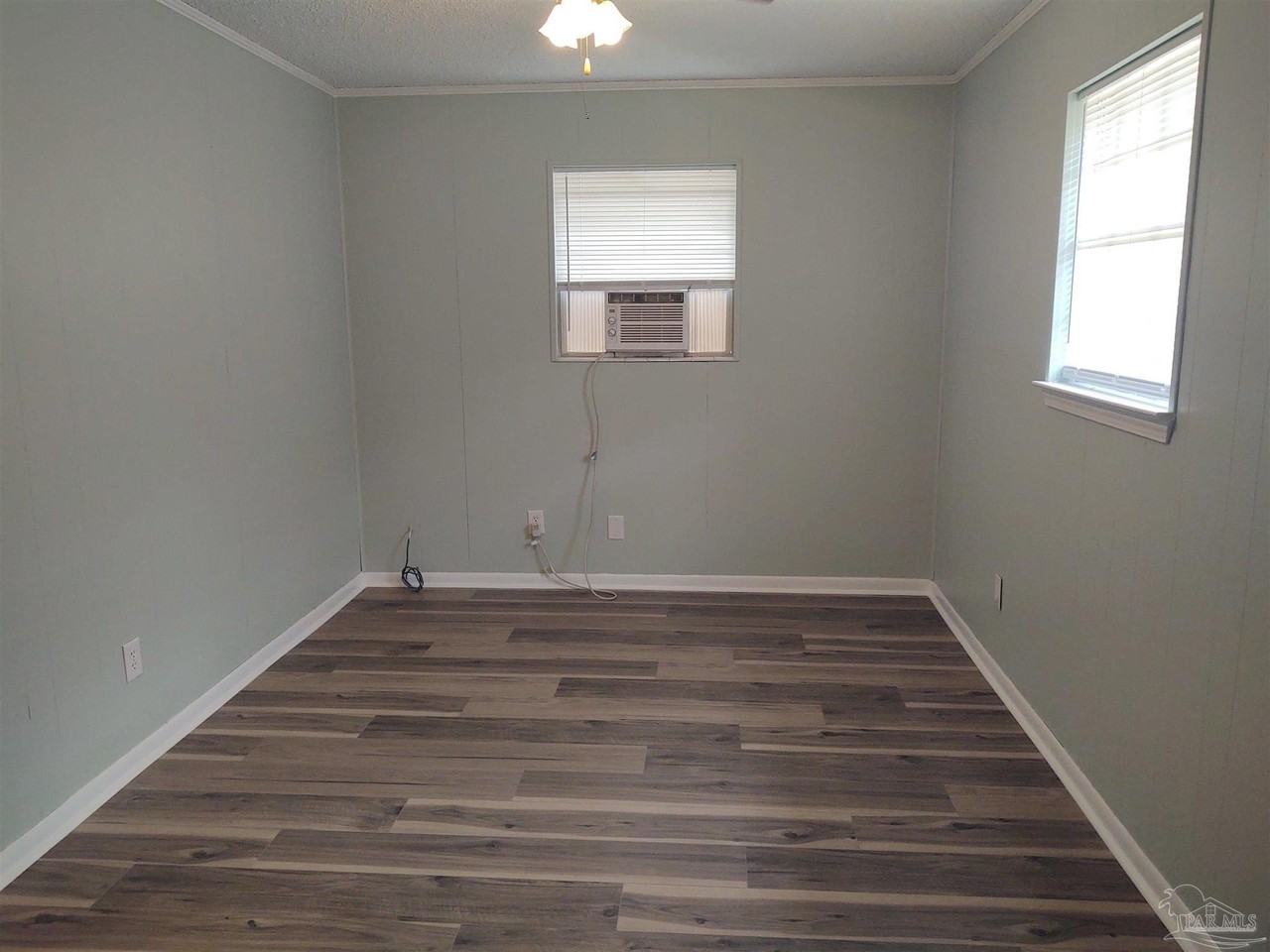 6593 Lee St #B - Photo 7 of 8