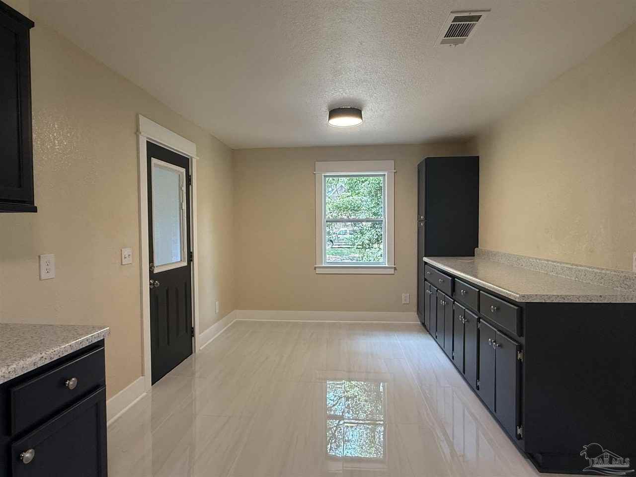 5837 Berryhill Rd - Photo 7 of 25