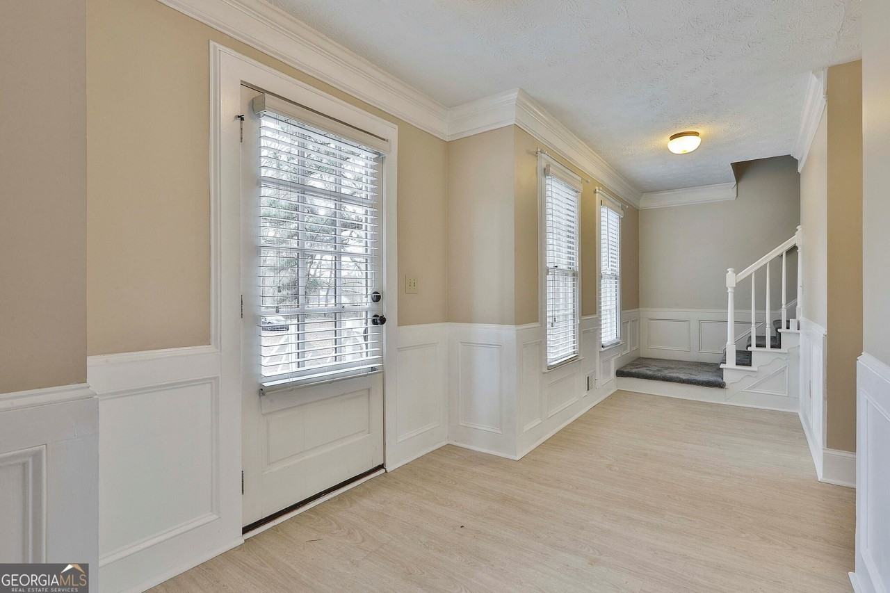 544 Sullivan Rd - Photo 5 of 31