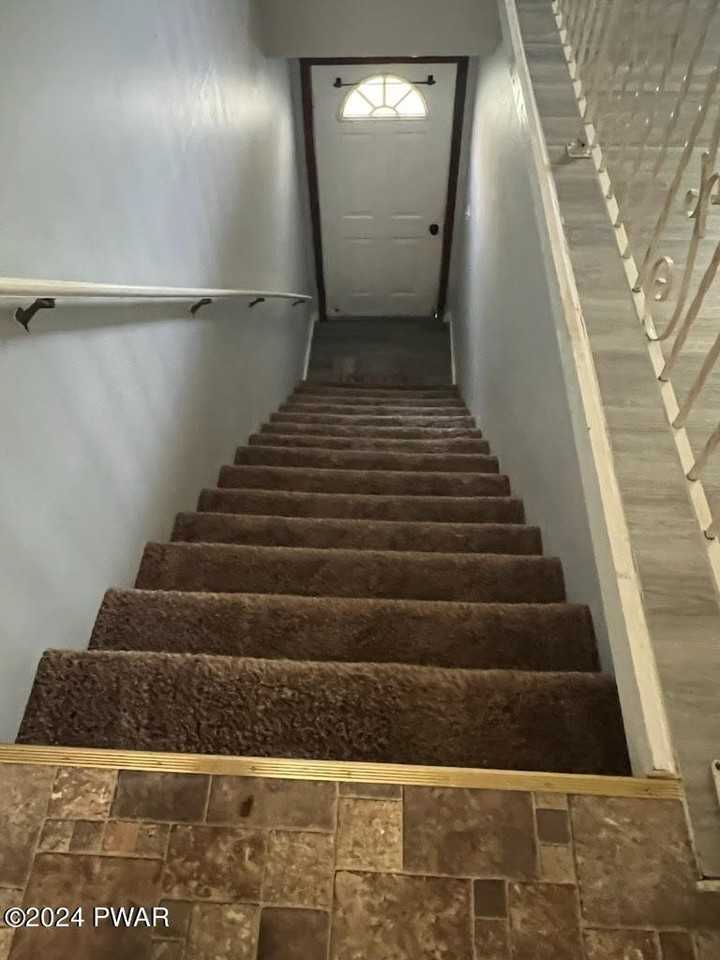 18 Parish Ct - Photo 3 of 15