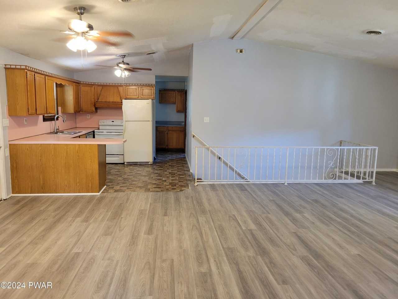 18 Parish Ct - Photo 4 of 15