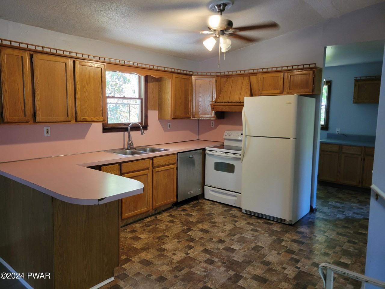 18 Parish Ct - Photo 5 of 15