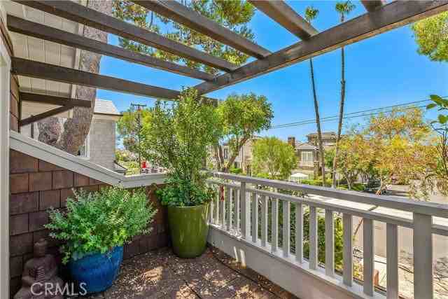 624 Poppy Ave - Photo 3 of 8