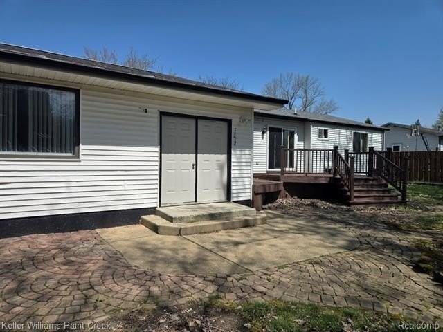 2340 Morton Ave - Photo 3 of 33