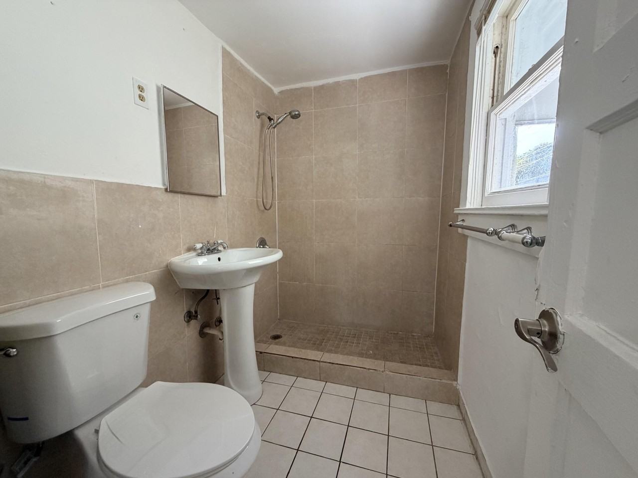 216 S 16th Ave #6 - Photo 6 of 9