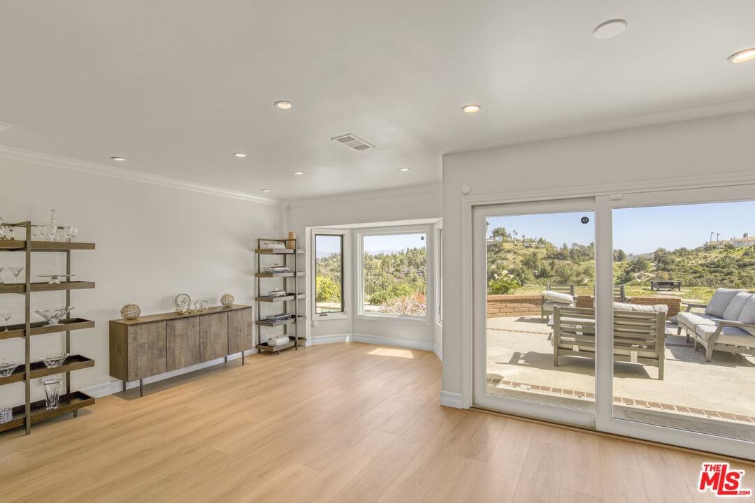 3970 Ellenita Ave - Photo 3 of 8