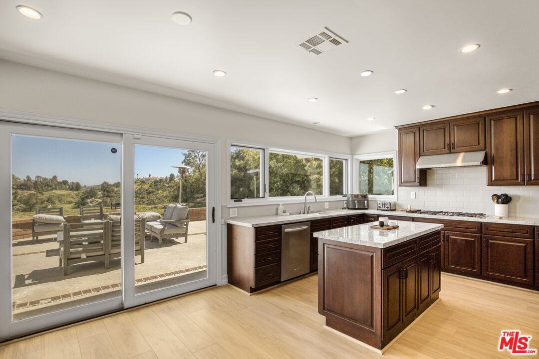 3970 Ellenita Ave - Photo 4 of 8