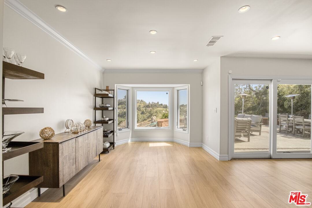 3970 Ellenita Ave - Photo 5 of 8