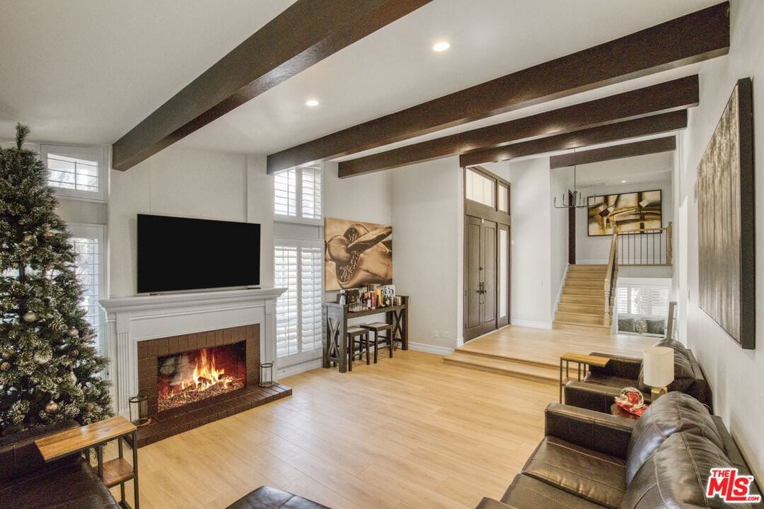 3970 Ellenita Ave - Photo 6 of 8