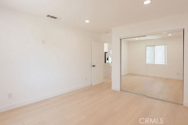 14603 Wyandotte St - Photo 2 of 8
