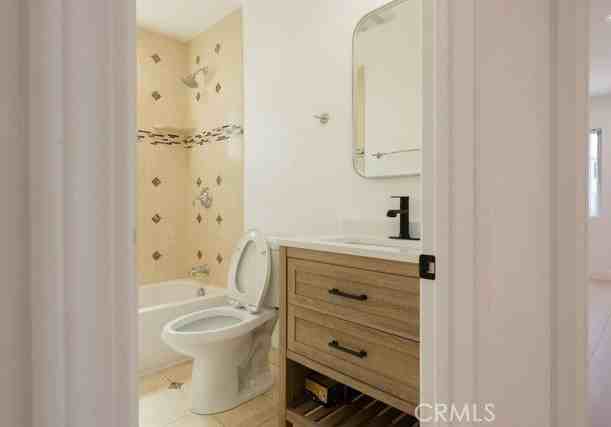 14603 Wyandotte St - Photo 4 of 8