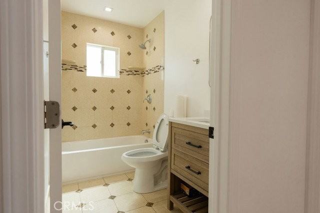 14603 Wyandotte St - Photo 5 of 8