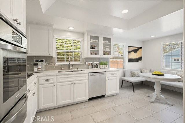 22055 Del Valle St - Photo 2 of 8
