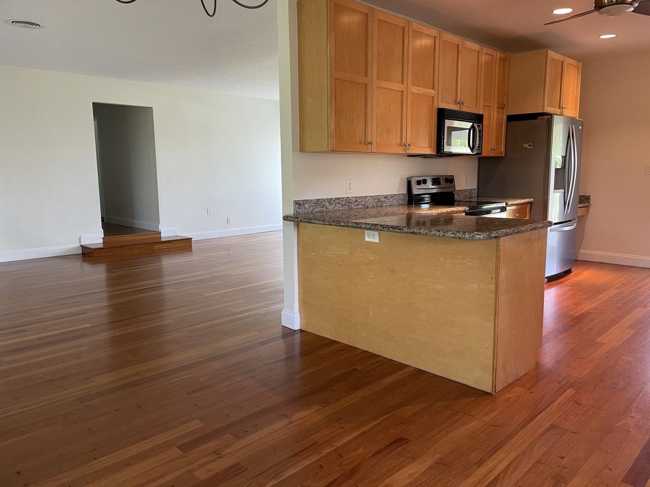 465 Ne 34th St - Photo 4 of 9