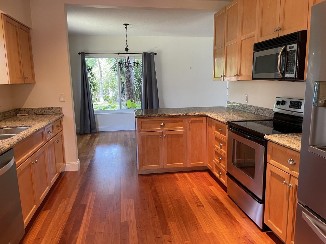 465 Ne 34th St - Photo 5 of 9