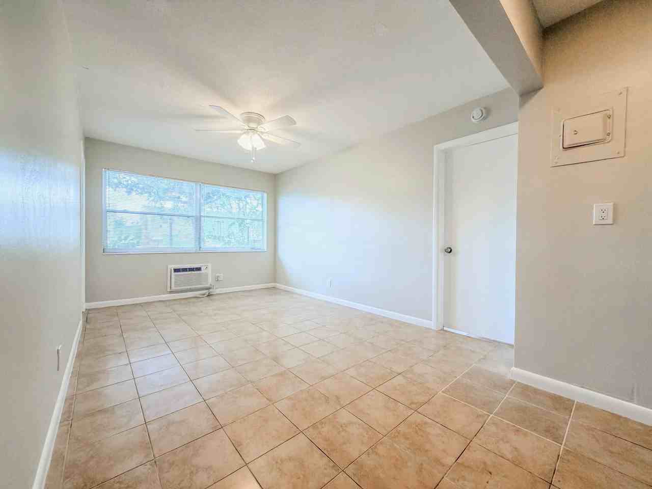 1101 Ne 23rd Ter #4 - Photo 2 of 14