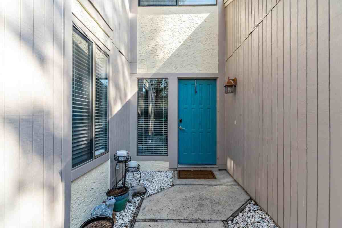 800 Bay Dr #10 - Photo 4 of 45