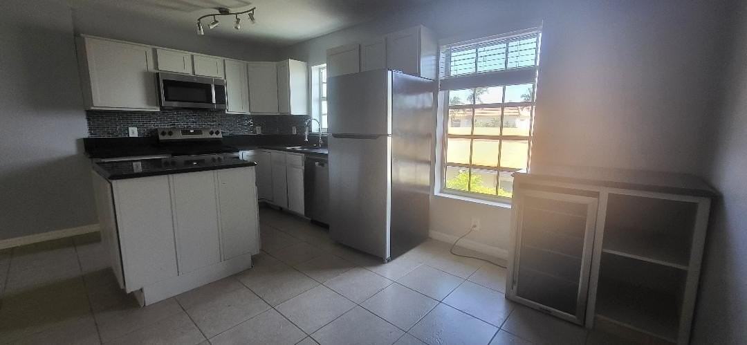 5240 Ne 14th Way - Photo 5 of 13