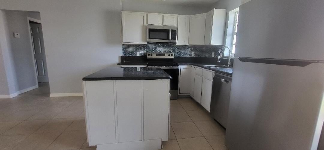 5240 Ne 14th Way - Photo 6 of 13