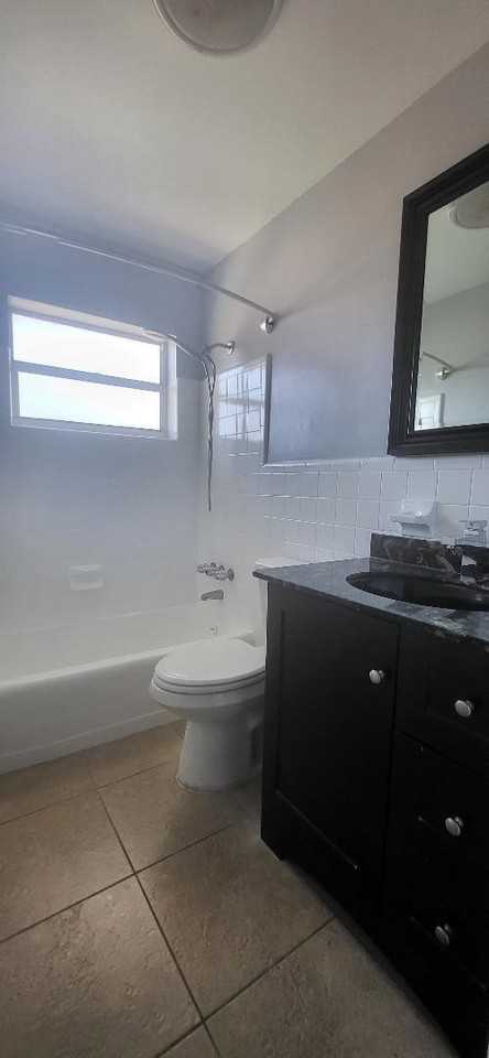 5240 Ne 14th Way - Photo 7 of 13