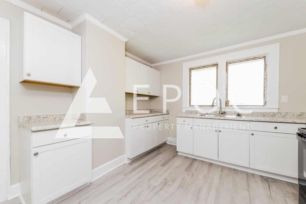1231 Winfield Dr - Photo 3 of 13