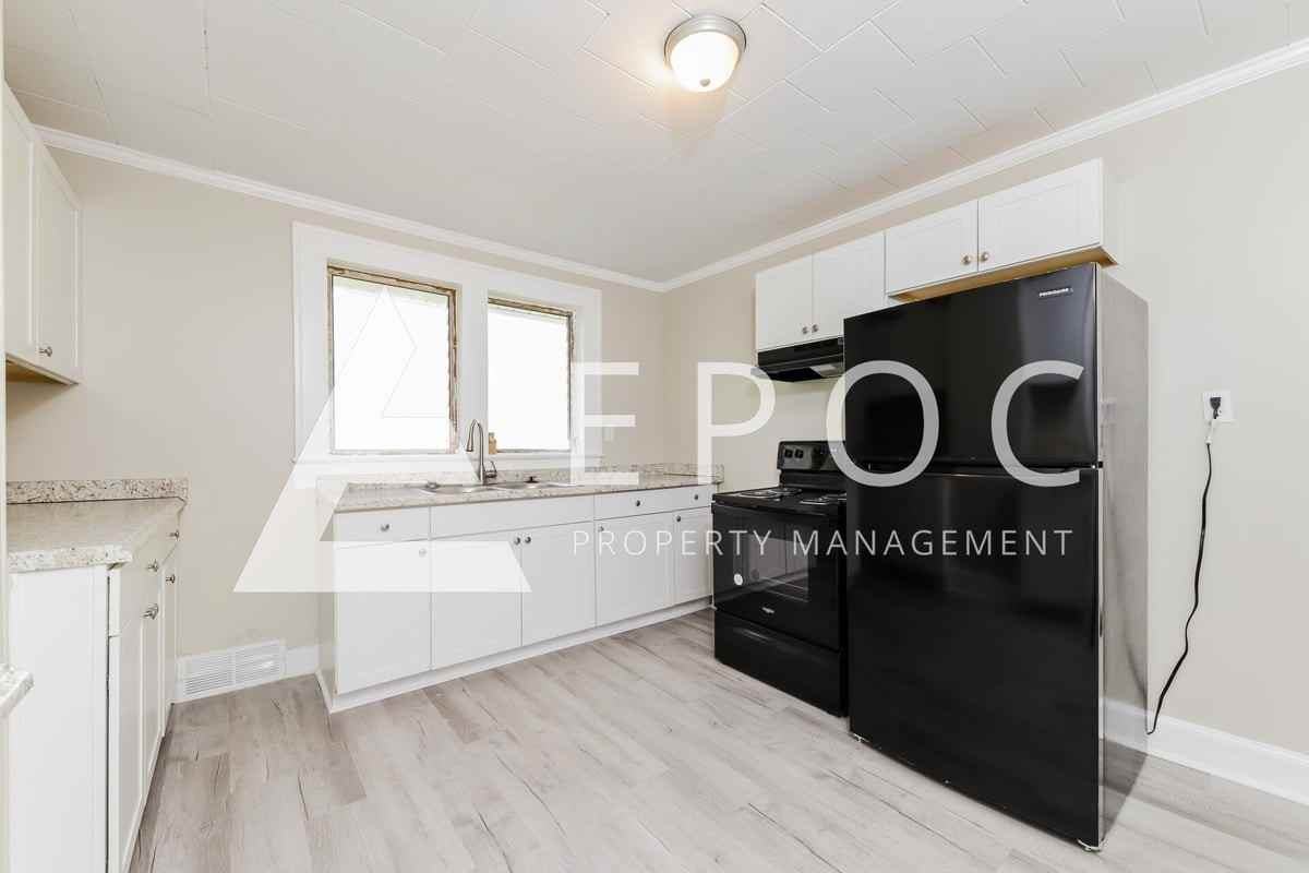 1231 Winfield Dr - Photo 4 of 13