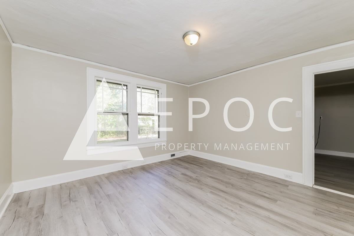 1231 Winfield Dr - Photo 6 of 13
