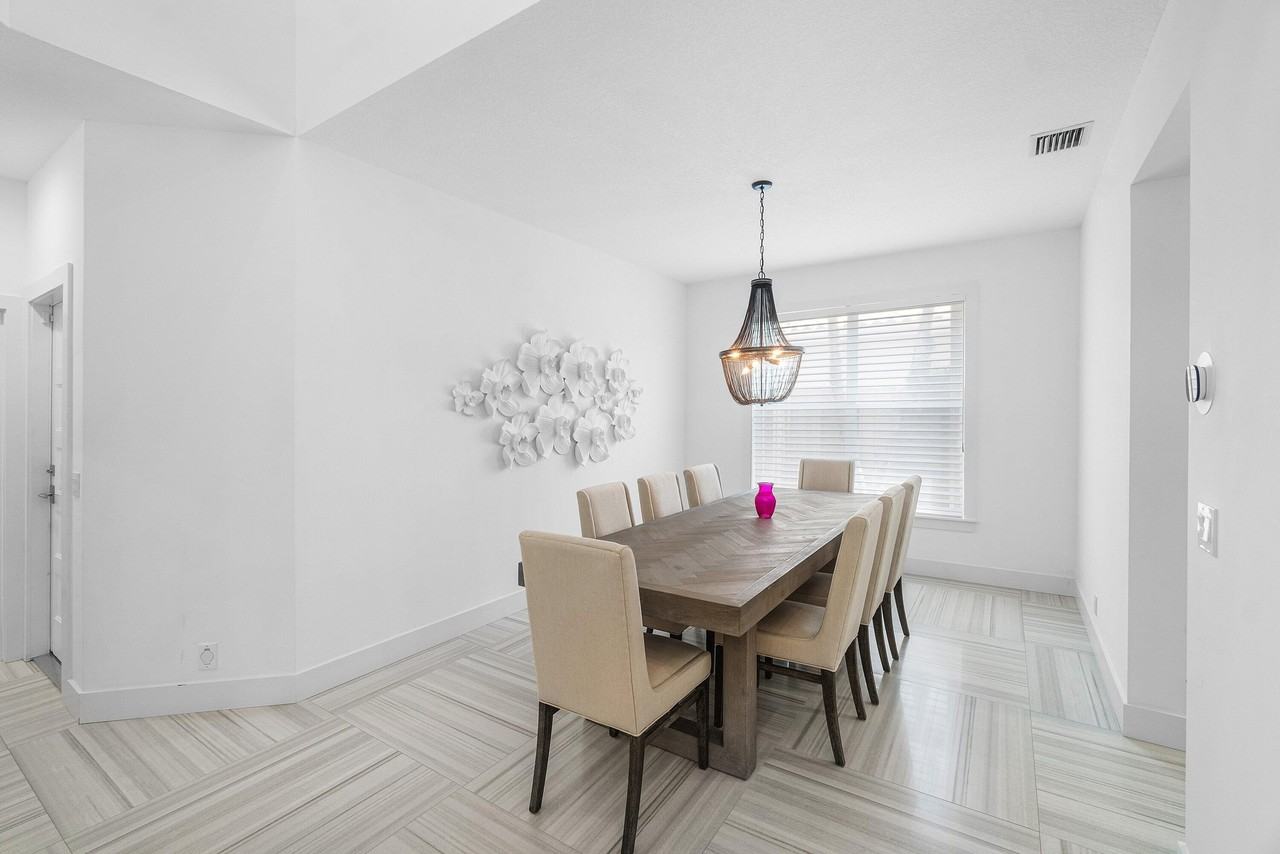 2404 Nw 67th St - Photo 7 of 50