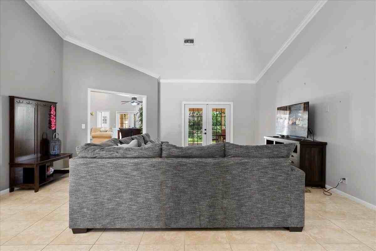13557 Northumberland Cir - Photo 3 of 35
