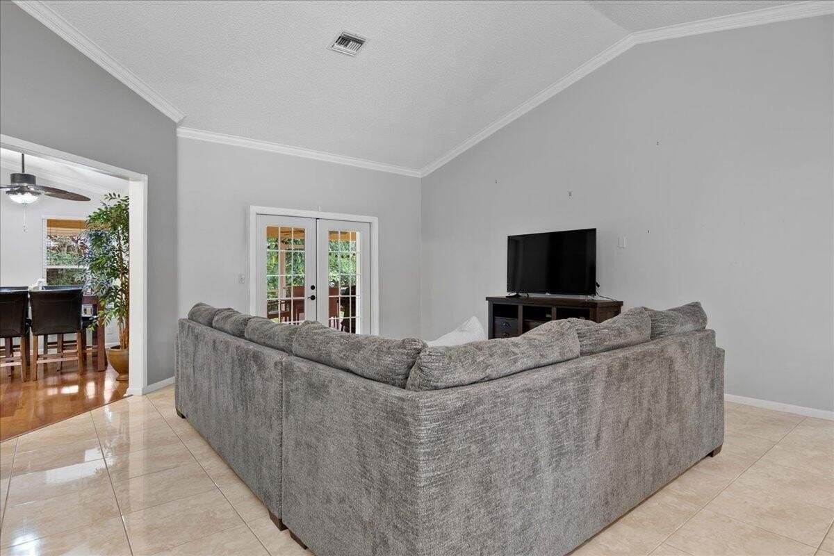 13557 Northumberland Cir - Photo 4 of 35