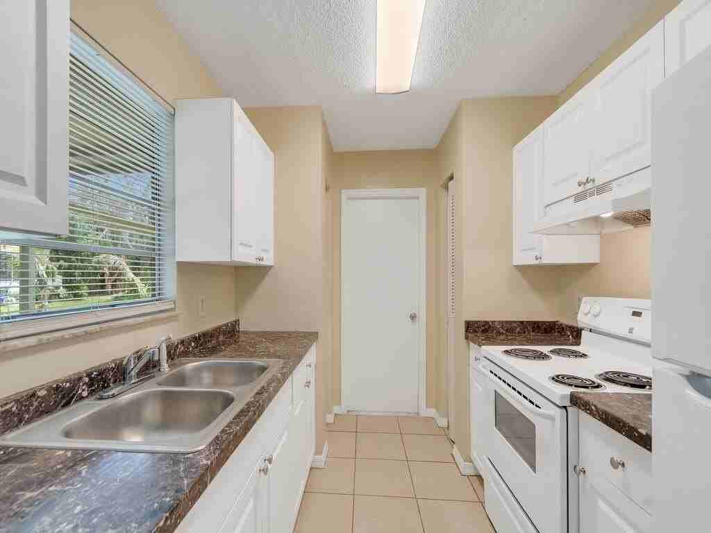 205 Sw Voltair Ter - Photo 4 of 35