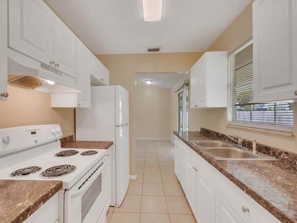 205 Sw Voltair Ter - Photo 5 of 35