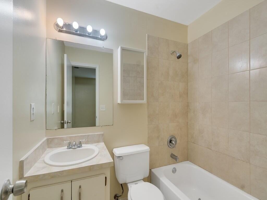 205 Sw Voltair Ter - Photo 7 of 35