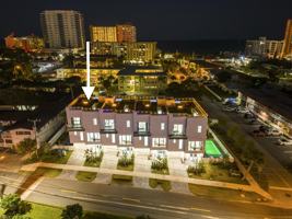 featured image of 1006 N Riverside Dr
