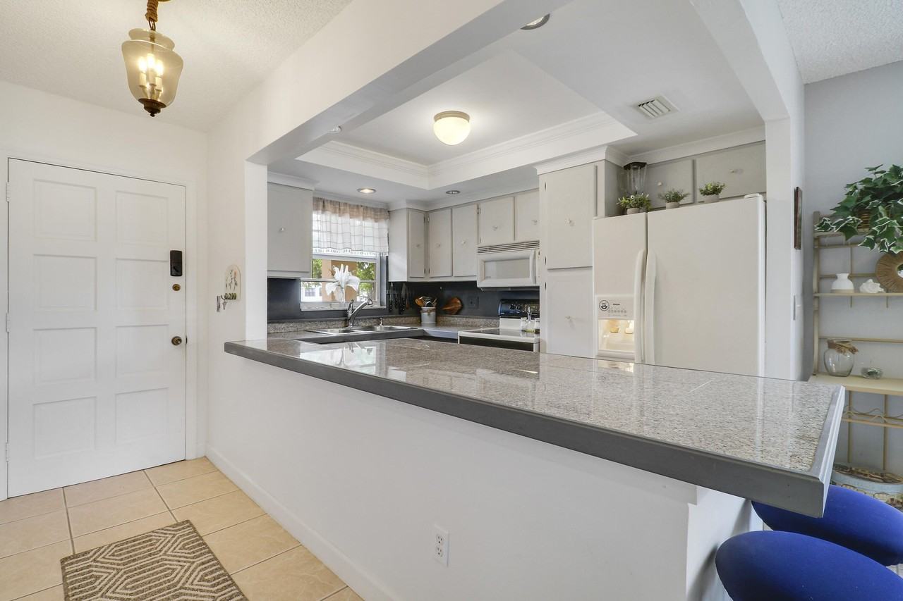 308 Golfview Rd #201 - Photo 4 of 21