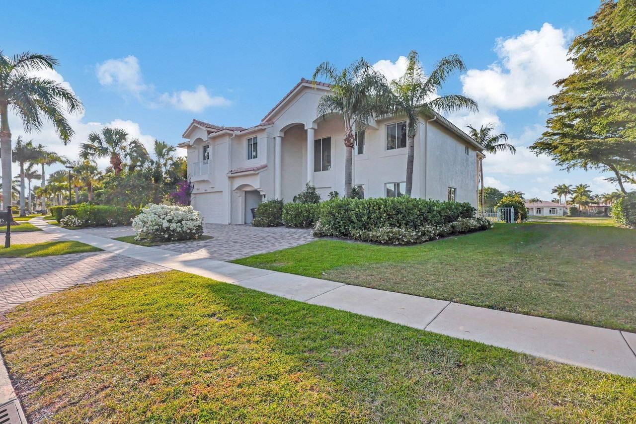 11615 Paradise Cove Ln - Photo 2 of 50