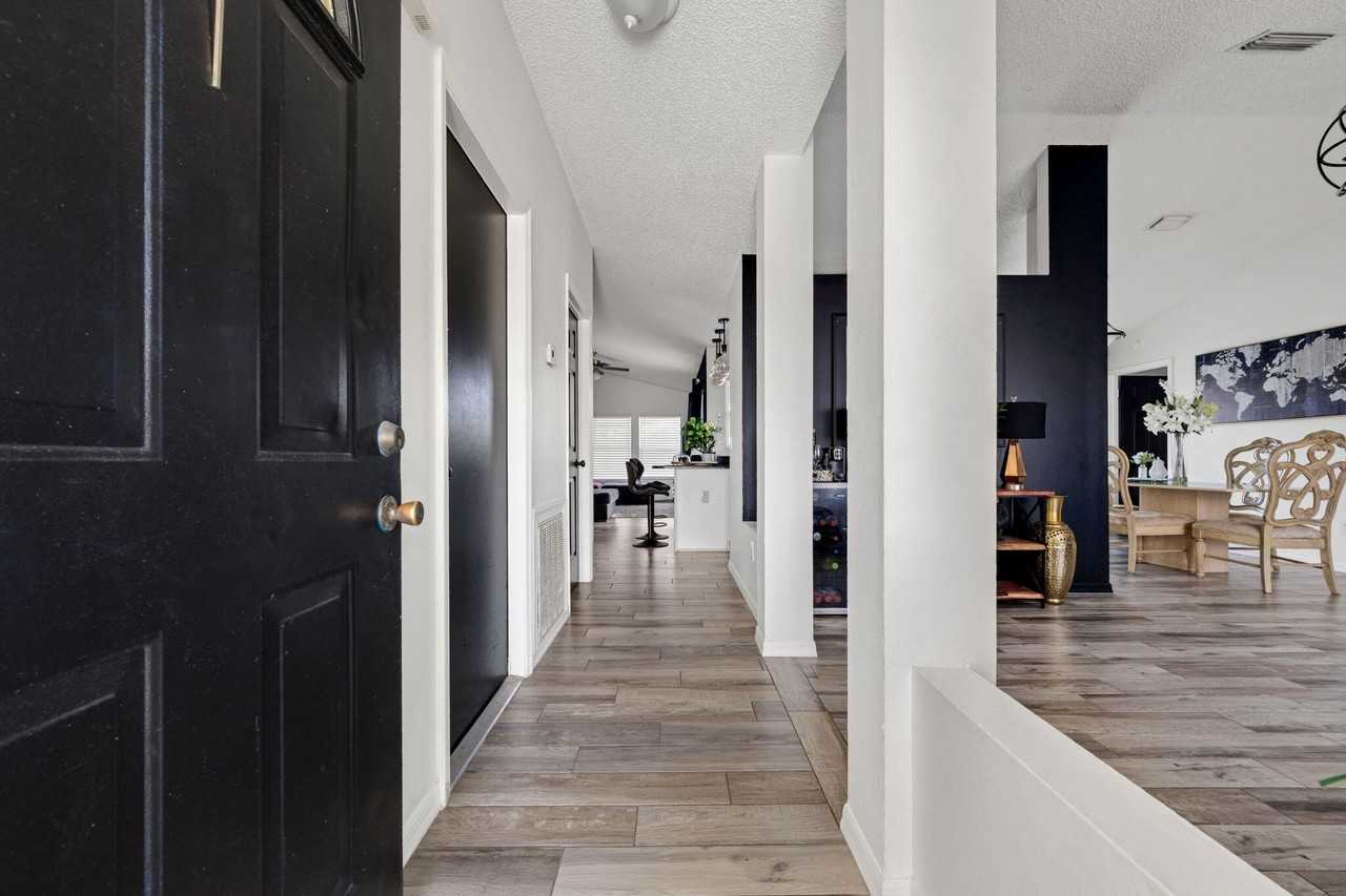 601 Sw Icon Ave - Photo 4 of 27